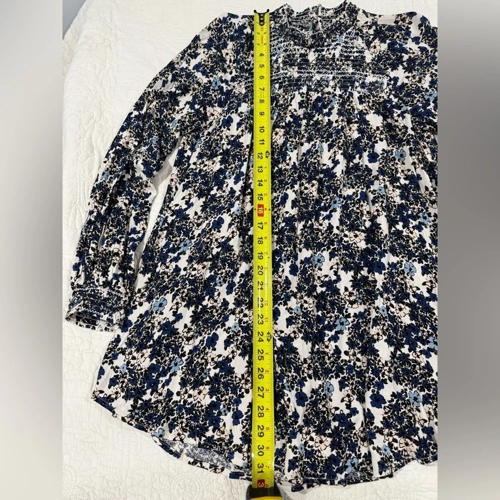 Free People Women’s Blue and White Floral Blouse Size S